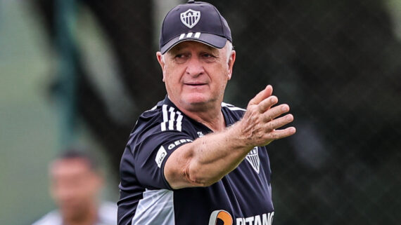 Felipão comanda treino do Atlético na Cidade do Galo em 2024 (foto: Pedro Souza/Atlético)