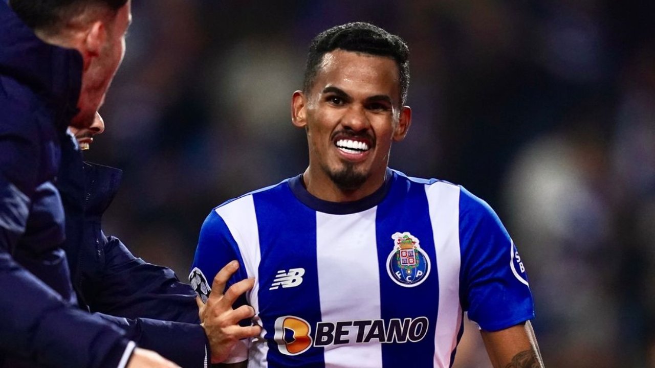 Atacante brasileiro Galeno fez golaço no fim da partida para dar a vitória ao Porto (foto: Divulgação/Porto)