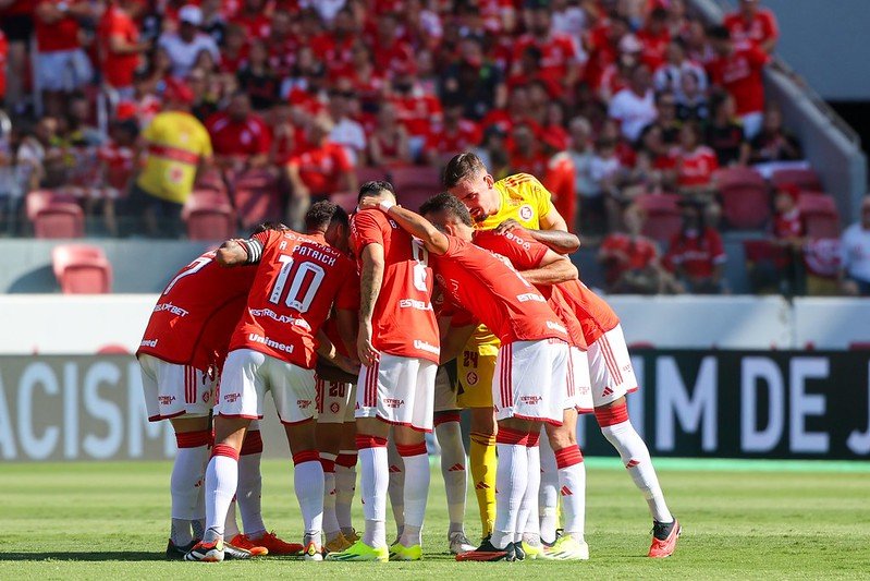 Jogadores do Internacional reunidos no gramado do Beira-Rio (foto: Ricardo Duarte/Internacional)