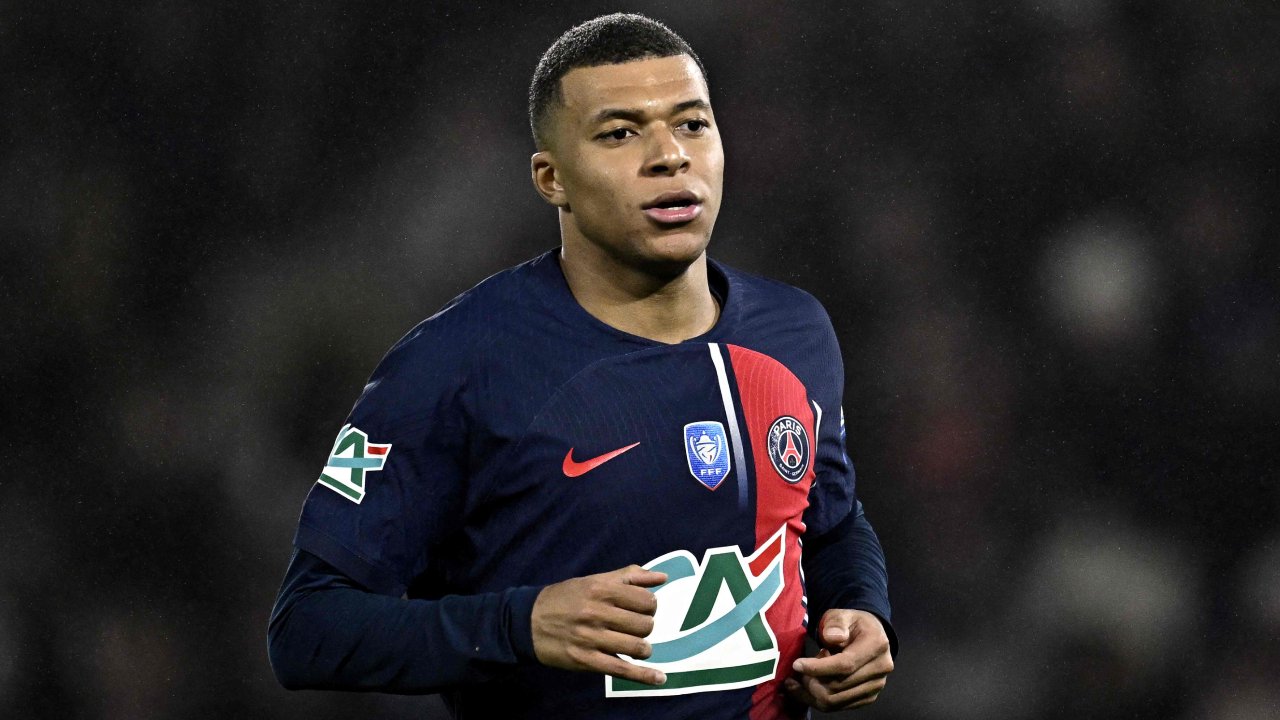 Kylian Mbappé deve deixar o PSG rumo ao Real Madrid no meio de 2024 (foto: JULIEN DE ROSA/AFP)