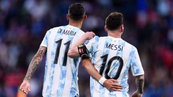 Messi e Di Maria, destaques da Seleção Argentina (foto: Diulgação/FIFA)