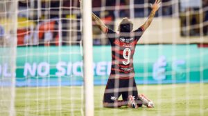 Pedro, atacante do Flamengo, comemora gol - Crédito: 