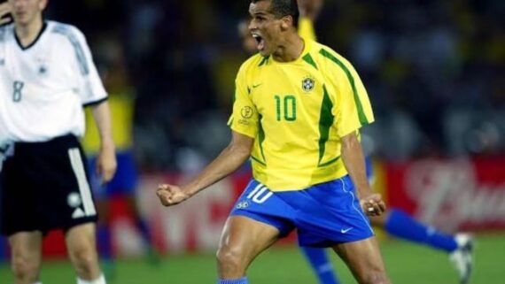 Rivaldo na final da Copa do Mundo de 2002 (foto: Reprodução/Redes Sociais)