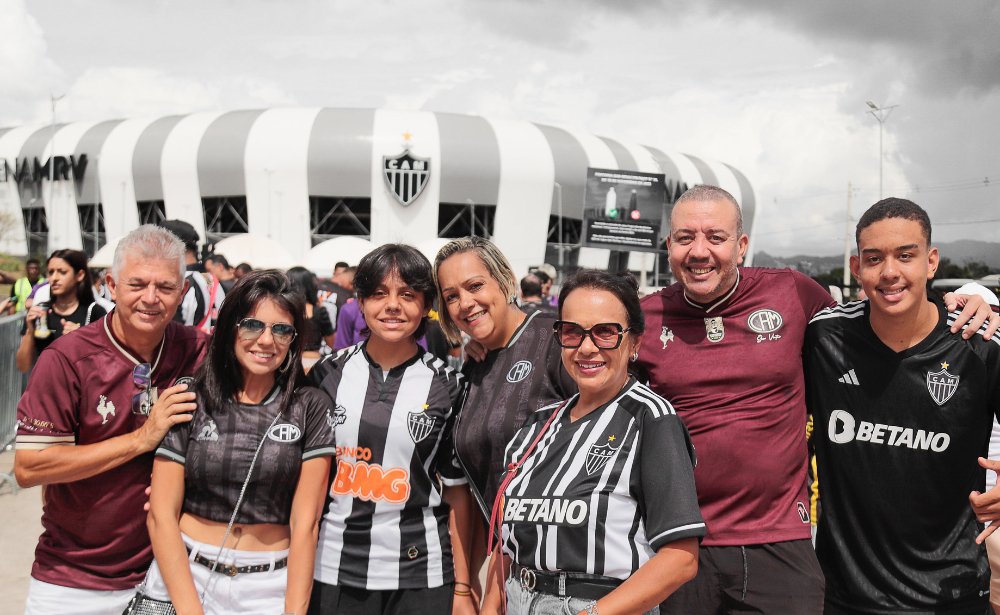 Torcedores do Atlético na esplanada da Arena MRV (foto: Pedro Click/Atlético)