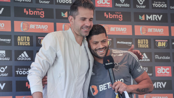 Victor durante homenagem a Hulk por 100 jogos no Atlético, em julho de 2022 (foto: Pedro Souza/Atlético)