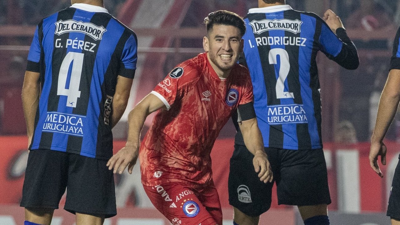 Cruzeiro negocia com Lucas Villalba (foto: Divulgação)