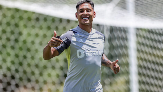 Zaracho em corridas durante treino do Atlético na Cidade do Galo (6/3) (foto: Pedro Souza/Atlético)