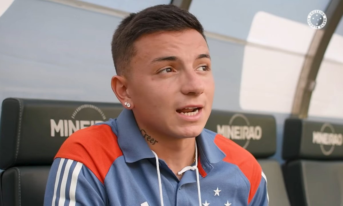 Álvaro Barreal em banco de reservas do Mineirão (foto: Divulgação/Cruzeiro)