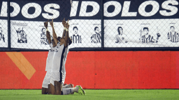 Tiquinho Soares comemorando gol pelo Botafogo sobre o Boavista (foto: Vitor Silva/Botafogo)