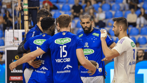 Jogadores de vôlei do Cruzeiro (foto: Agência i7/Sada Cruzeiro)