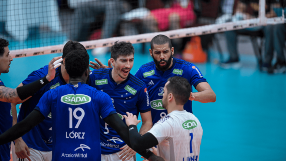 Jogadores de vôlei do Cruzeiro (foto: Agência i7/Sada Cruzeiro  )