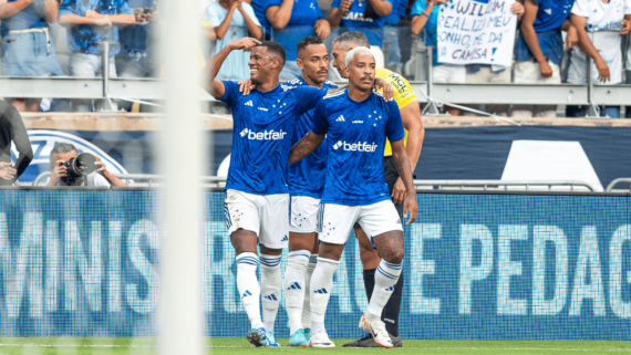 Jogadores do Cruzeiro comemorando gol (foto: Staff Images/Cruzeiro)