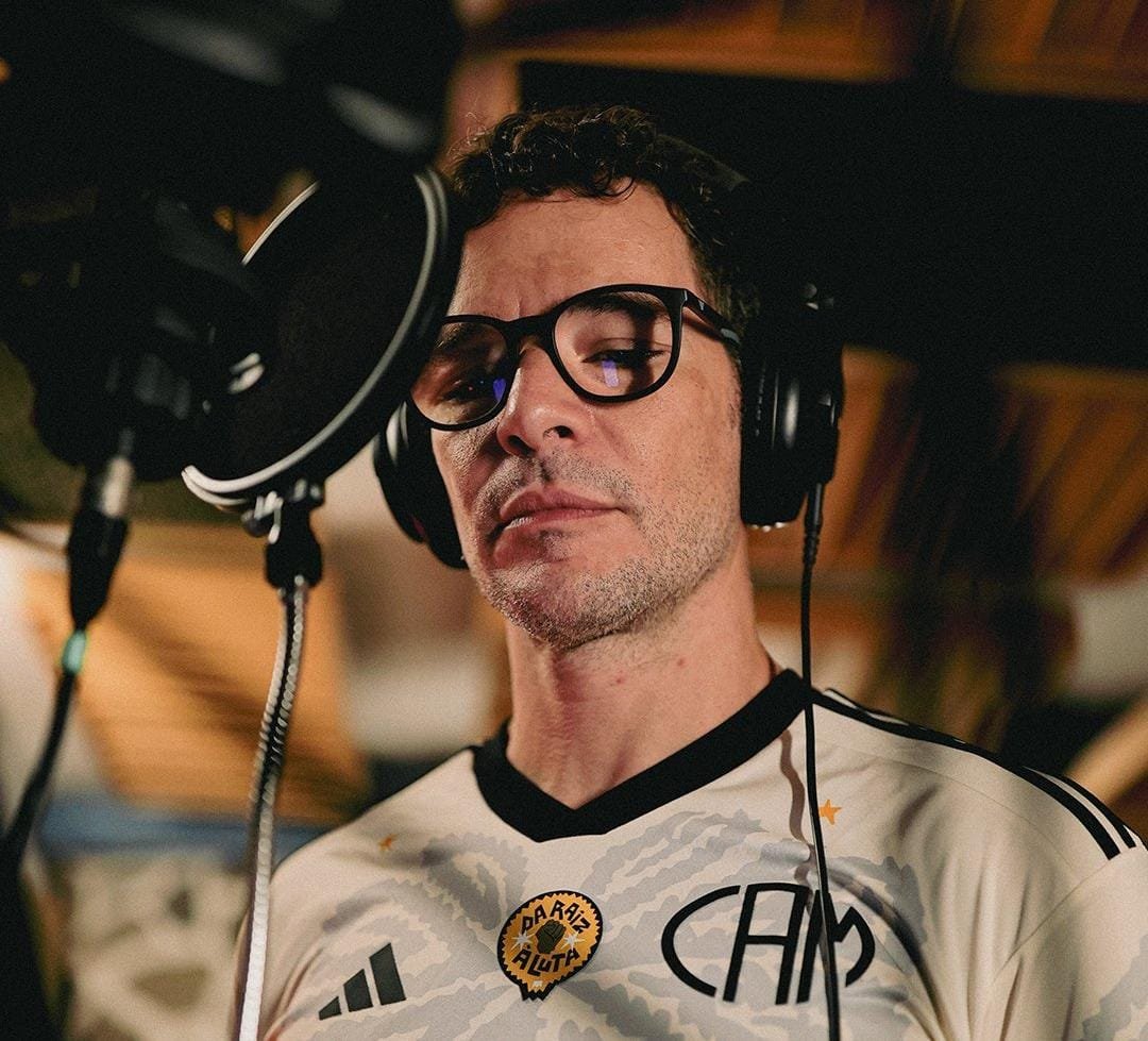 Ator Daniel de Oliveira é um dos torcedores envolvidos no lançamento da música (foto: Atlético/Divulgação)