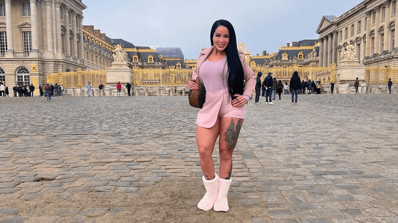 Atriz pornô revela desejo de se tornar árbitra de futebol < No Ataque