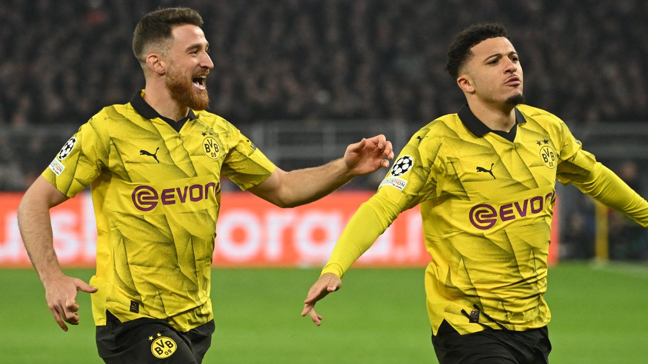 Sancho comemorando pelo Borussia Dortmund (foto: INA FASSBENDER / AFP)