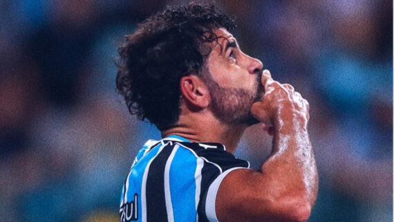 Diego Costa pelo Grêmio (foto: Reprodução Twitter do Grêmio)