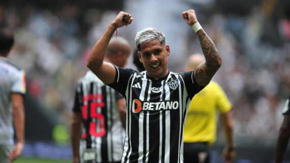 Matías Zaracho em campo contra o Democrata-GV (foto: Alexandre Guzanshe/EM/D.A Press)