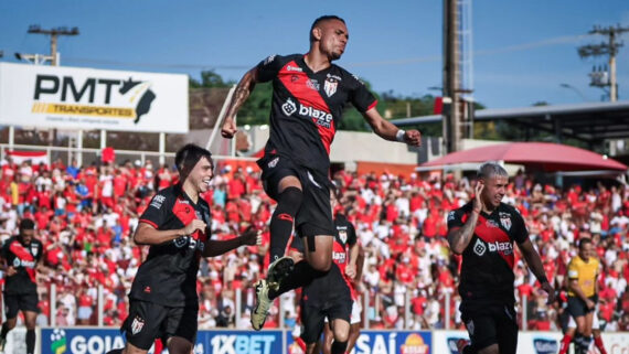 Luiz Fernando comemorando gol pelo Atlético-GO contra o Vila Nova (foto: Reprodução Instagram do Atlético-GO)