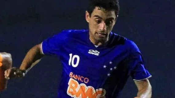 Daniel com a camisa do Cruzeiro (foto: Divulgação)