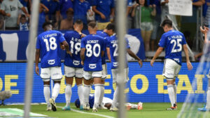 Grupo do Cruzeiro comemorou bastante o gol de Rafael Elias - Crédito: 
