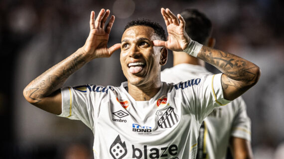 Rómulo Otero comemorando gol em Santos x Palmeiras (foto: Reprodução Twitter do Santos)