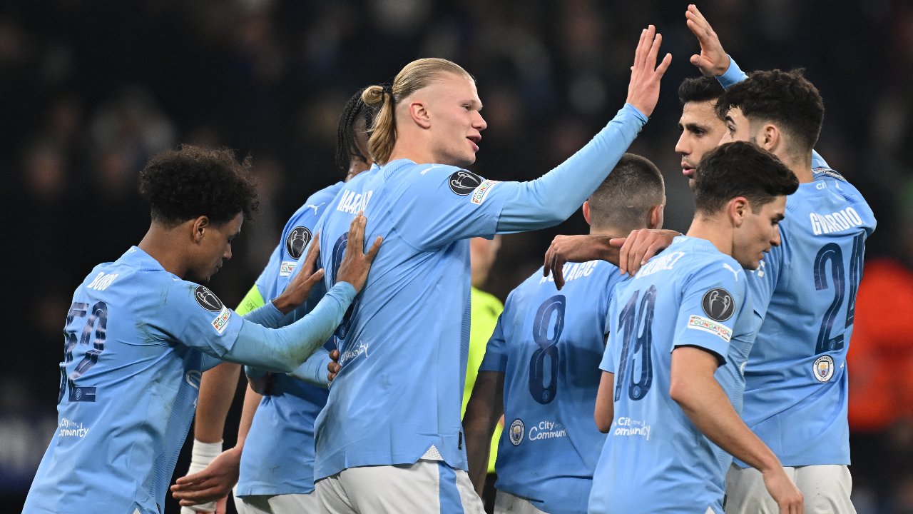 Manchester City comemorando contra Copenhague (foto: Paul ELLIS / AFP)