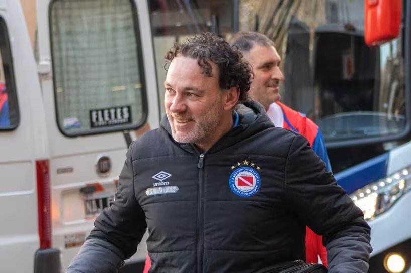 Técnico Gabriel Milito (foto: Argentinos Juniors/Divulgação)