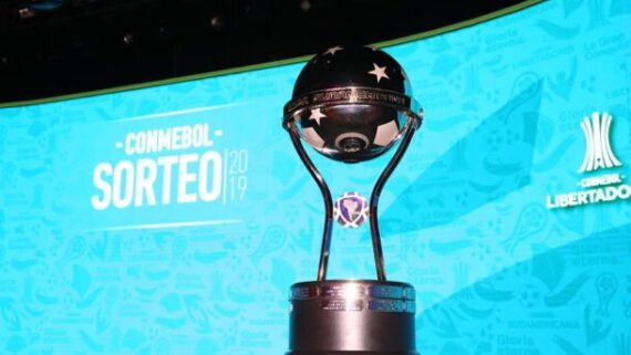 Troféu da Copa Sul-Americana (foto: Divulgação/Conmebol)