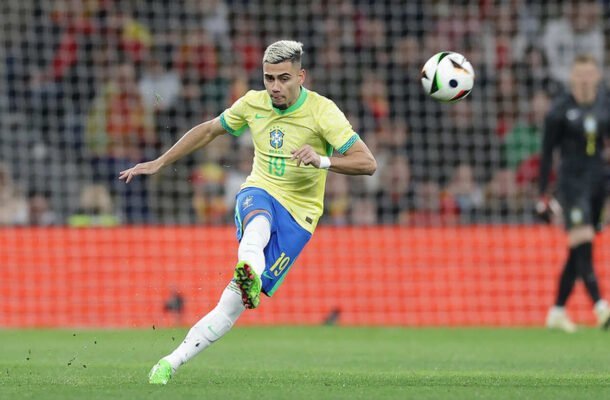 Andreas Pereira chutando bola (foto: Foto: Rafael Ribeiro/CBF)