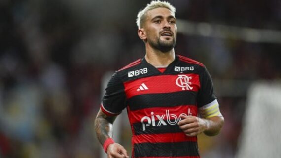 Arrascaeta em campo pelo Flamengo (foto: Foto: Marcelo Cortes/CRF)