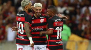 Gabigol (esquerda), do Flamengo, está suspenso até 2025 por fraude no antidoping - Crédito: 