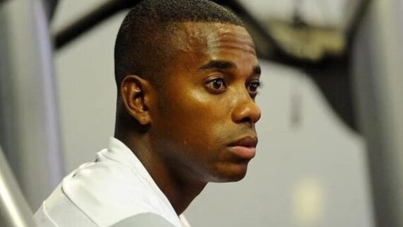 Robinho, com a camisa do Santos (foto: Ivan Storti/Santos)