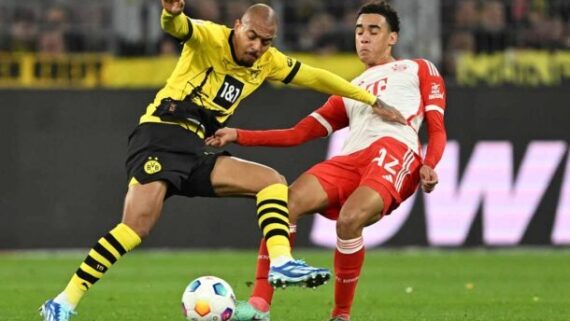 Borussia Dortmund e Bayern Munique em campo (foto: Ina Fassbender/AFP via Getty Images)