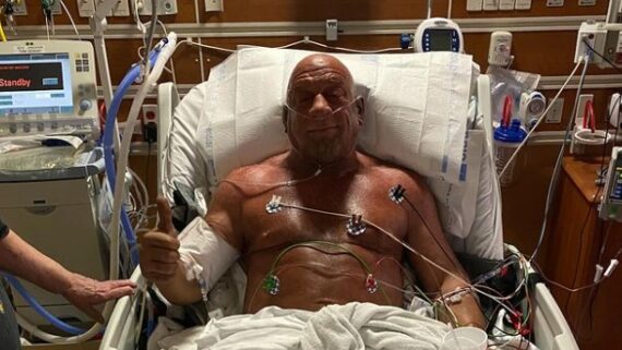 Mark Coleman se recupera no hospital após acordar do coma (foto: Redes sociais Mark Coleman/Reprodução)