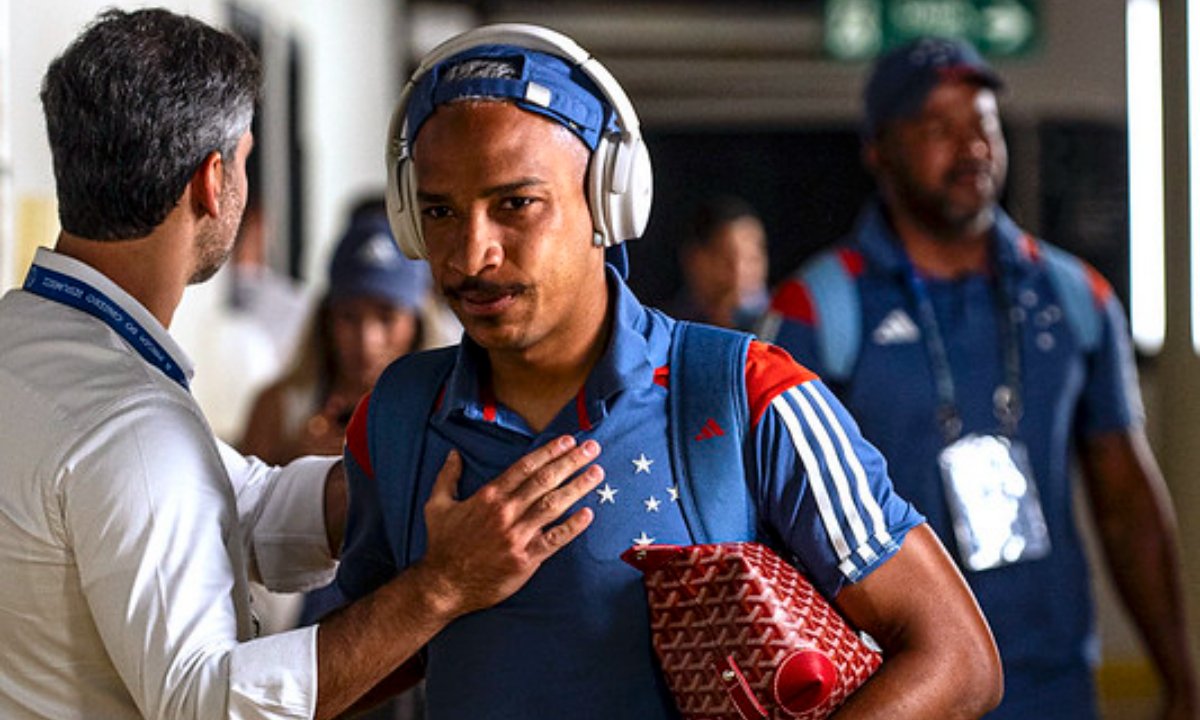 Matheus Pereira sendo recebido por Gabriel Lima no Mineirão (foto: Staff Images/Cruzeiro)