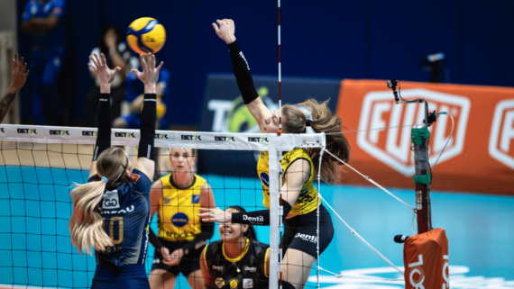 Jogadoras de vôlei de Minas e Praia Clube (foto: Hedgard Moraes/MTC )