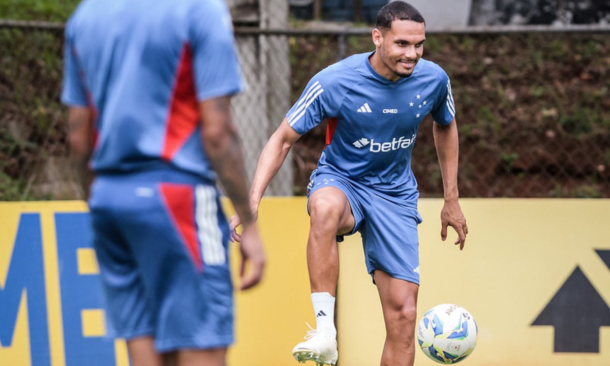Neris em treino do Cruzeiro (foto: Gustavo Aleixo/Cruzeiro)
