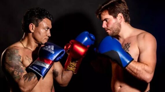 Popó Freitas e Guilherme Grillo se enfrentaram pelo Danki Fight Show (foto: Alexandre Bonfim/DFS Divulgação)