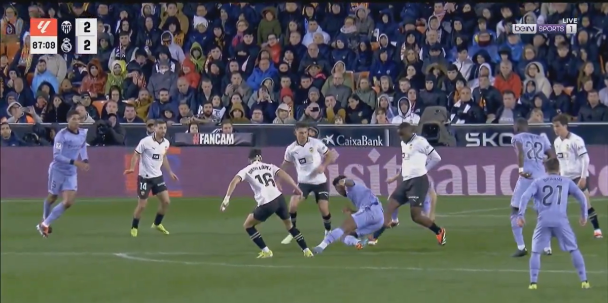 Real Madrid e Valência (foto: Reprodução/Redes Sociais)