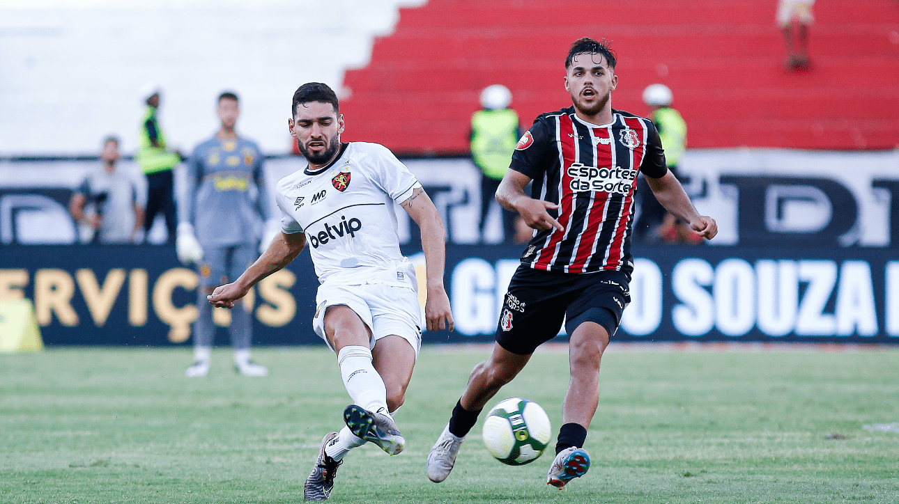 Jogadores de Sport e Santa Cruz (foto: Paulo Paiva /Sport Recife)