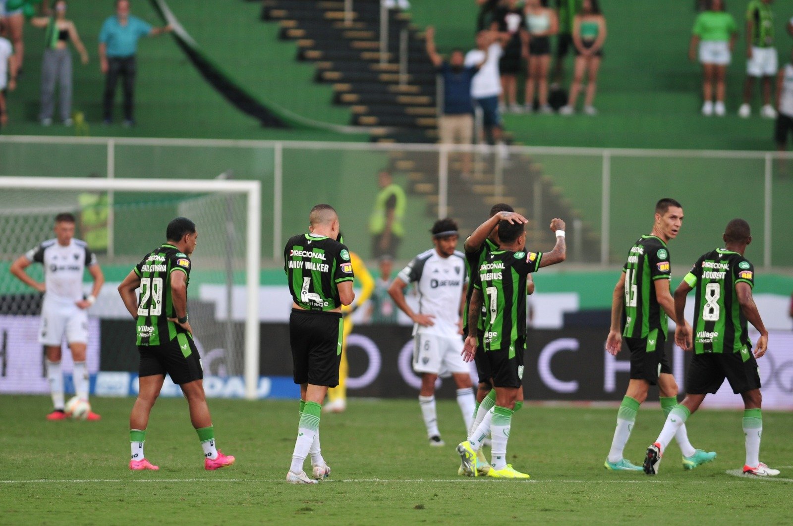 Atlético ainda não venceu clássicos sob o comando de Felipão (foto: Alexandre Guzanshe/EM/D.A Press)