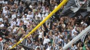 Torcida do Atlético na Arena MRV durante duelo contra o Ipatinga pelo Campeonato Mineiro (foto: Alexandre Guzanshe/EM/D.A Press)