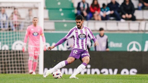 Lucas Oliveira em jogo pelo Real Valladolid (foto: Divulgação/Valladolid)