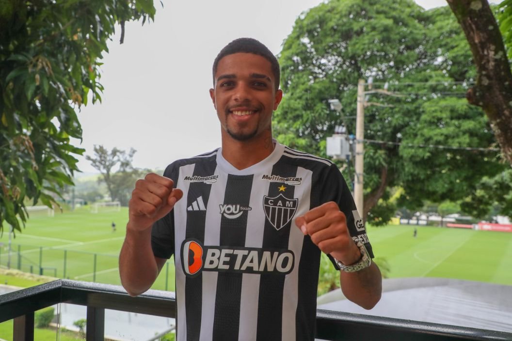 Robert, ex-Athletic, com a camisa do Galo (foto: `Pedro Souza/Atlético)