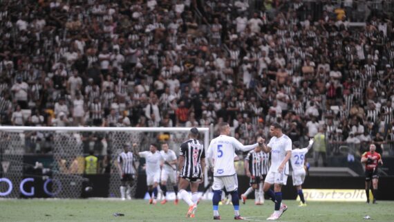 Cruzeiro contou com gol contra de Jemerson para balançar a rede do Atlético (foto: Leandro Couri/EM/D.A Press)
