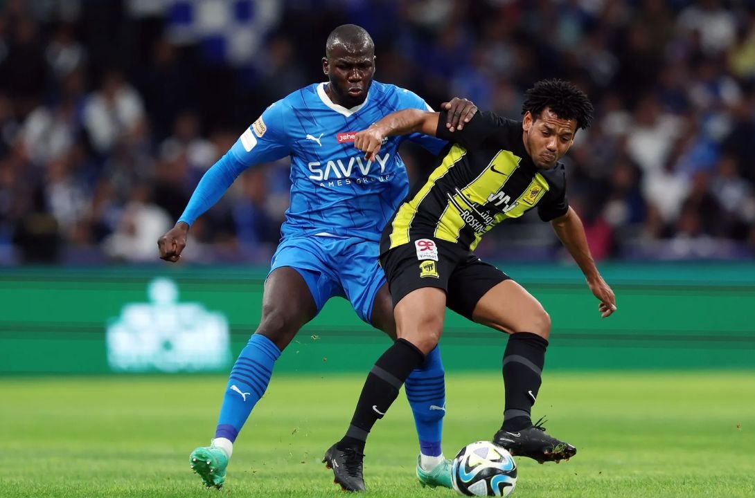 Al Hilal e Al Ittihad no Campeonato Saudita (foto: Divulgação/Roshn Saudi League)