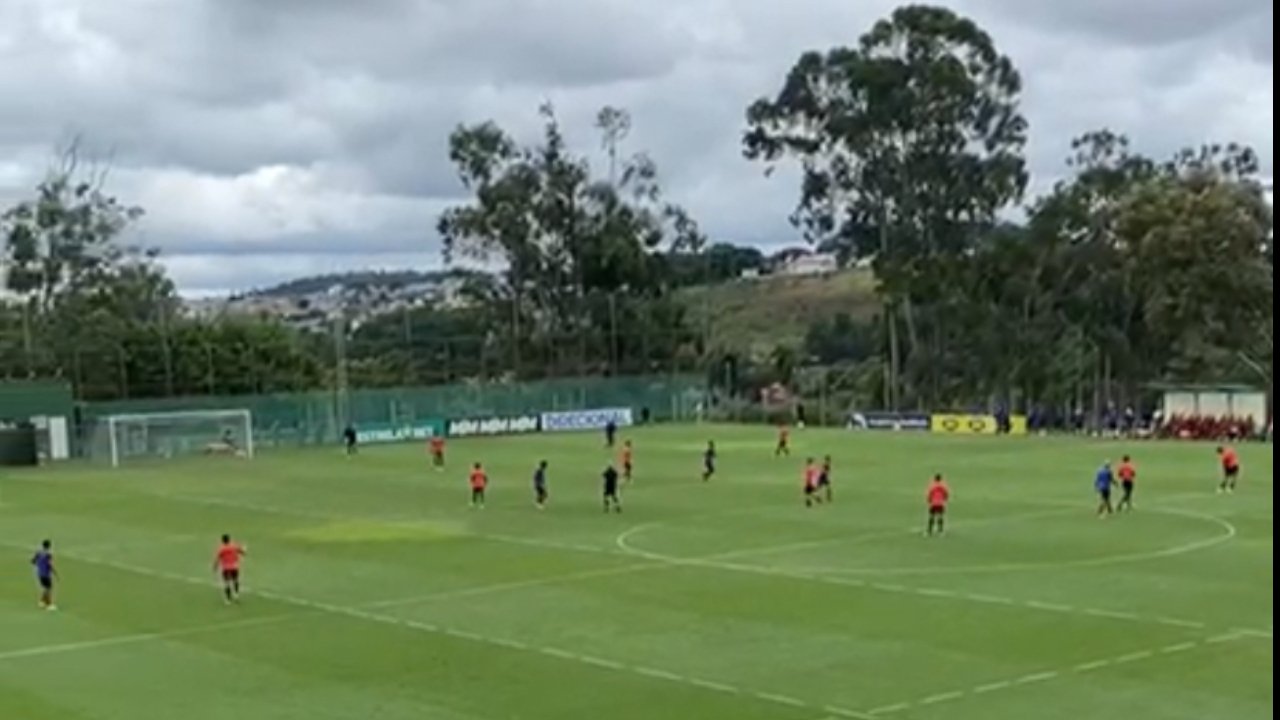 América perdeu para o Betim em jogo treino disputado no CT Lanna Drumond nesta quinta (28/3) (foto: Lauro Lopes/TV Alterosa)