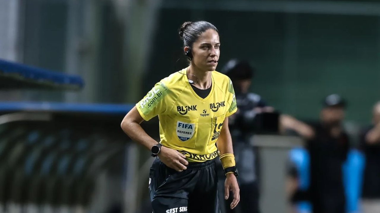 Andreza Helena Siqueira, primeira árbitra mineira a integrar quadro Fifa (foto: Reprodução/Instagram)