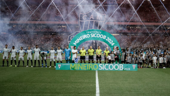 Jogadores de Atlético e Cruzeiro em clássico na Arena MRV (foto: Frederico Silva / CMPress / FMF)