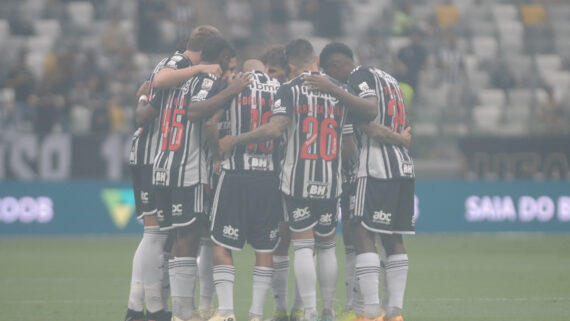 Atlético reunido na arena MRV antes de jogo (foto: Alexandre Guzanshe/EM/D.A. Press)